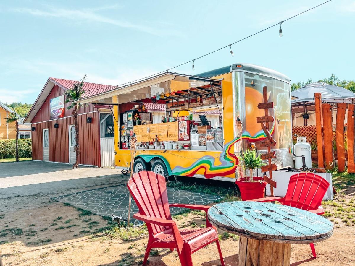 Auberge Mandala Saint-Mathieu-du-Parc Dış mekan fotoğraf